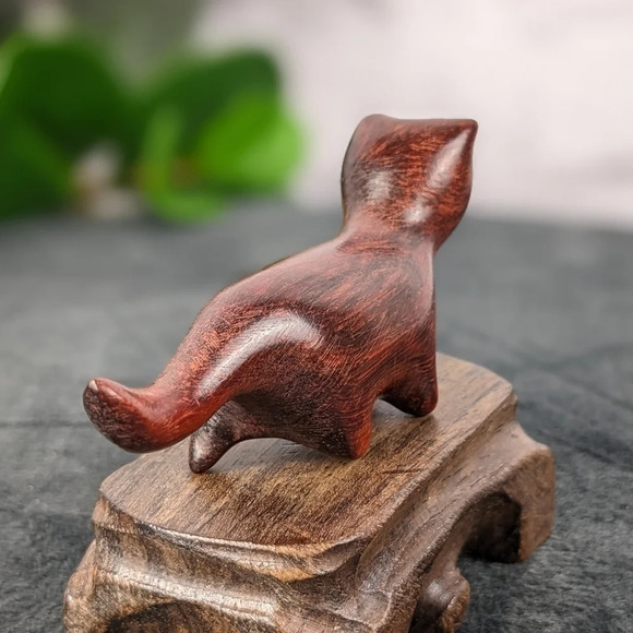 Wooden hand carved cat statue figurine long lanky kitty cherry wood color - Picture 3 of 8